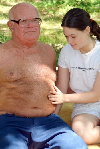 Дедушка с русской внучкой в домашнем порно