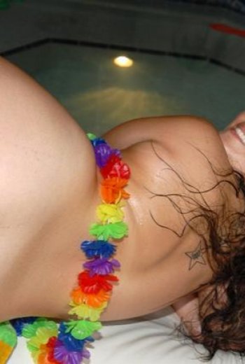 Гавайская шалашовка - порно фото